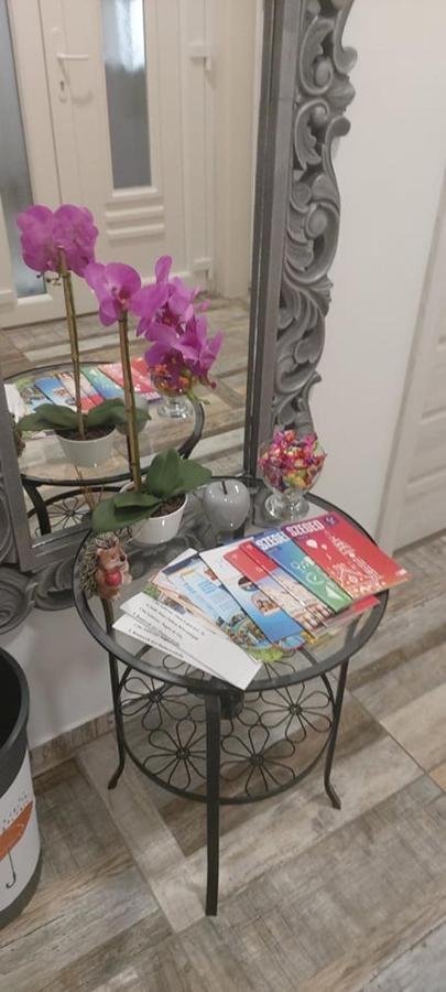 סגד Pompar Belvarosi Apartman מראה חיצוני תמונה